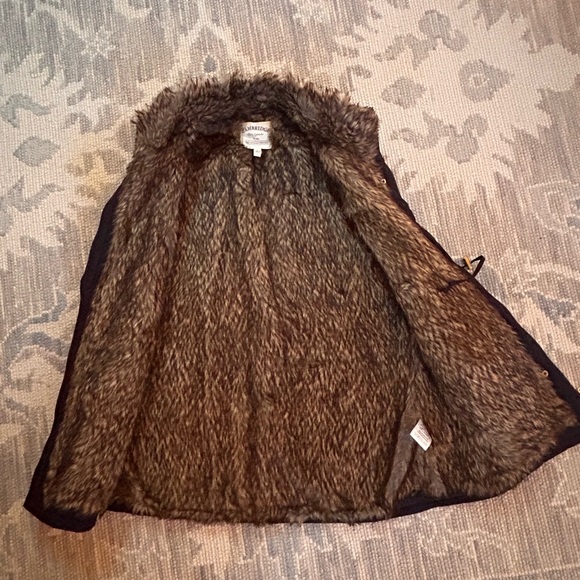 Cambridge Dry Goods vest with faux fur trim - Picture 3 of 9